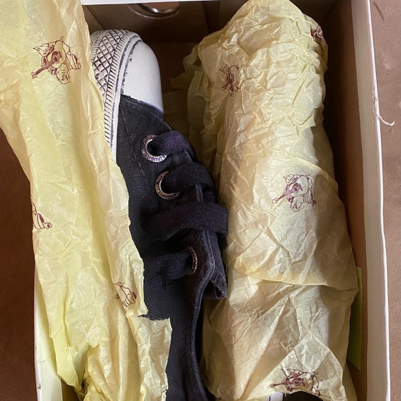 True Religion kid’s sneakers NEW 59$ USD says size 6 but fits like 5 - Picture 7 of 8